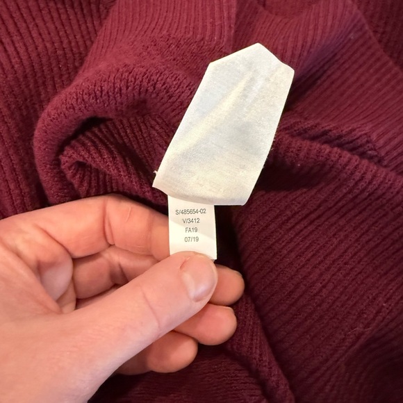 Banana Republic Knit Ribbed Sweater Plum Size Medium.  Style# 485654-02. - Picture 5 of 6